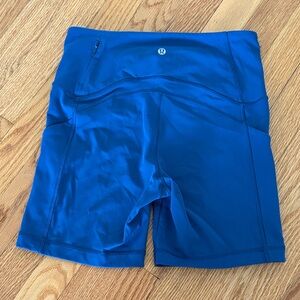 Lululemon 2 side pockets 1 zip back pocket Blue High-Rise biker Shorts size 6